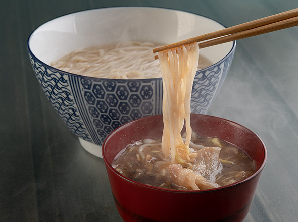 麦皮つけ汁肉うどん写真